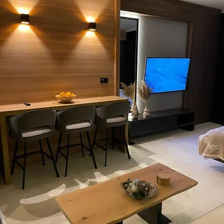 Woodside 106 Apartment